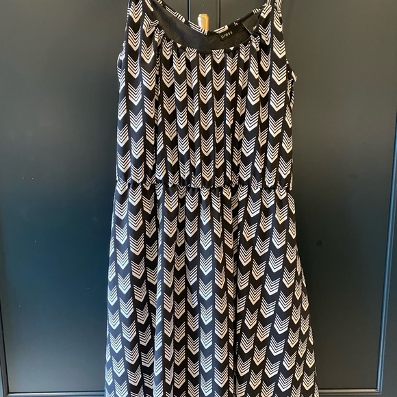 Beautiful Lined Summer Dress with chevron pattern - Picture 3 of 3